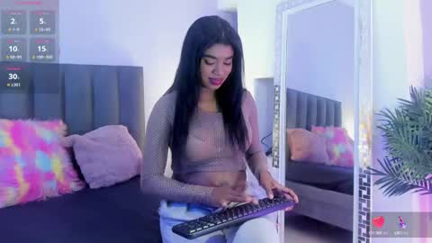 kendrachavez_ online show from 6, 10, 2025