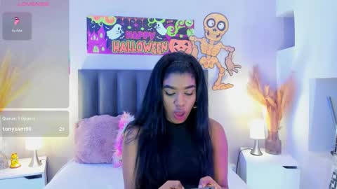 kendrachavez_ online show from 29, 10, 2025