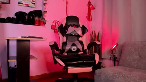 kenia_thompsom01 online show from 24, 3, 2026