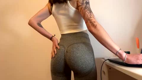 Snapshot of kennasoft chatting on 3, 2, 2025 Kenna next time online - 2nd of Dec online show from 3, 2, 2025