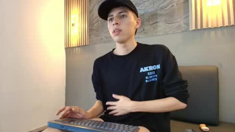 kenny_hank online show from 8, 4, 2026