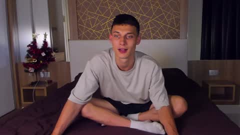 Snapshot of kenter_parker chatting on 4, 1, 2025 Peter online show from 4, 1, 2025