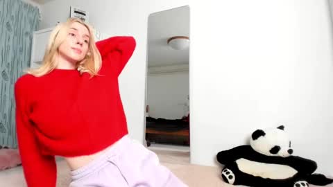 Snapshot of kenziedawton chatting on 13, 12, 2024 Kenzie online show from 13, 12, 2024
