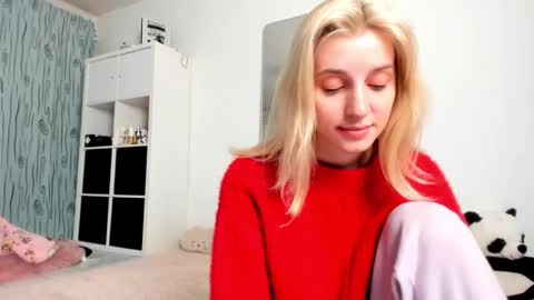 Snapshot of kenziedawton chatting on 15, 12, 2024 Kenzie online show from 15, 12, 2024