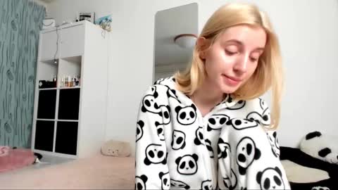 Snapshot of kenziedawton chatting on 13, 1, 2025 Kenzie online show from 13, 1, 2025
