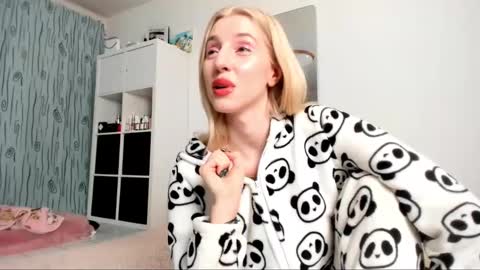 Snapshot of kenziedawton chatting on 27, 1, 2025 Kenzie online show from 27, 1, 2025