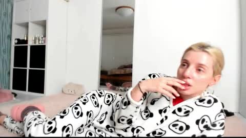 Snapshot of kenziedawton chatting on 24, 2, 2025 Kenzie online show from 24, 2, 2025