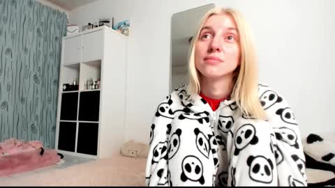 Snapshot of kenziedawton chatting on 27, 2, 2025 Kenzie online show from 27, 2, 2025