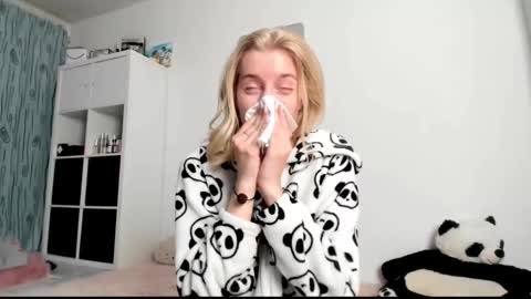 Snapshot of kenziedawton chatting on 2, 3, 2025 Kenzie online show from 2, 3, 2025