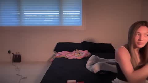 Snapshot of kenziesmithh chatting on 18, 9, 2025 kenziesmithh online show from 18, 9, 2025