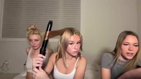 Snapshot of kenziesmithh chatting on 26, 11, 2025 kenziesmithh online show from 26, 11, 2025