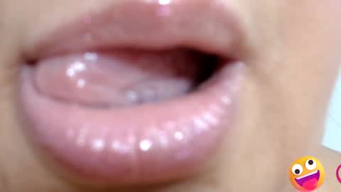 Snapshot of kerly_doll chatting on 28, 1, 2025 K E R L Y online show from 28, 1, 2025