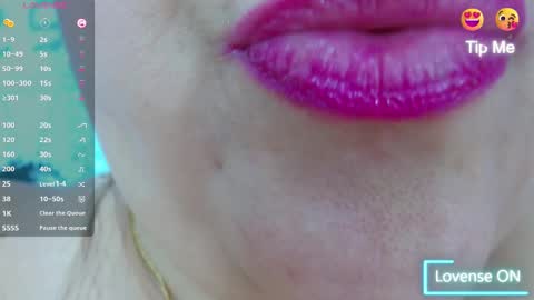 Snapshot of kerly_doll chatting on 10, 3, 2025 K E R L Y online show from 10, 3, 2025