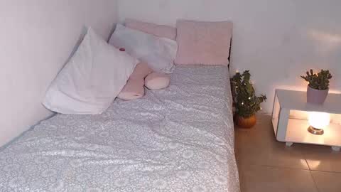 Mia  online show from 14, 12, 2024