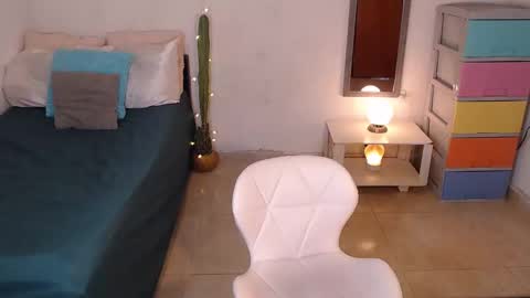 Mia  online show from 19, 12, 2024