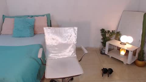 Mia  online show from 22, 2, 2025