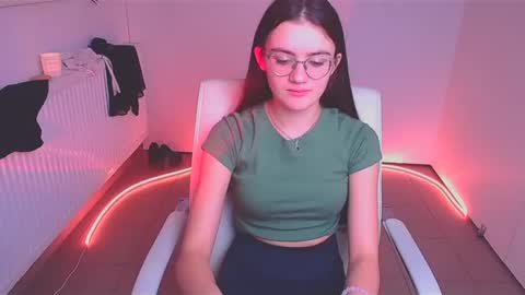 Snapshot of ketrin_pirsss chatting on 9, 12, 2024 Ketrin online show from 9, 12, 2024