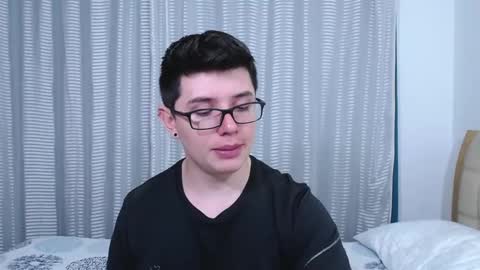 Snapshot of kevinhunts chatting on 13, 12, 2025 Kevin online show from 13, 12, 2025