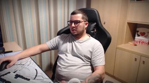 Snapshot of kevinnlovely95 chatting on 27, 11, 2025 Kevinn online show from 27, 11, 2025