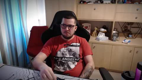 Snapshot of kevinnlovely95 chatting on 15, 12, 2025 Kevinn online show from 15, 12, 2025