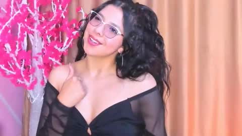 Keyla noa online show from 6, 2, 2026