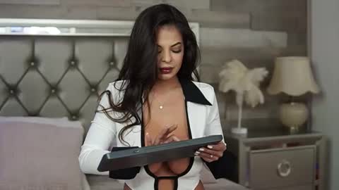 keylaconner online show from 1, 2, 2025