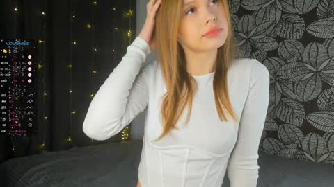Hi Im Mary Glad to see you in my room  PVT is open online show from 19, 1, 2025