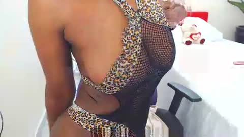 Snapshot of keyra_dainty chatting on 24, 11, 2025 Sandy Saenz online show from 24, 11, 2025