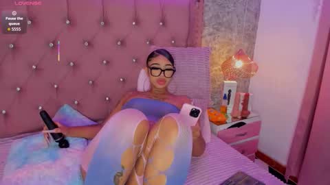 Khelany Isyy  online show from 25, 11, 2025