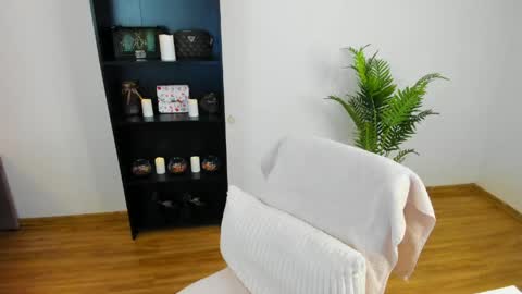 Khloe online show from 27, 4, 2026