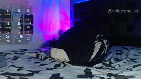 Snapshot of khloesmalls chatting on 10, 3, 2025 online show from 10, 3, 2025