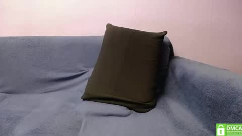 Hey Im Ivan everyday online 9am to 6pm 6 GMT Help me Reach K FollowerslPut your finger up  online show from 7, 2, 2026