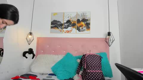 Snapshot of kiara__white chatting on 19, 10, 2025 Kiara online show from 19, 10, 2025