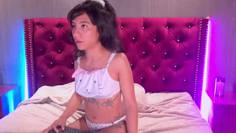 Snapshot of kiara_laylaa chatting on 4, 7, 2026 Kiara and Layla online show from 4, 7, 2026