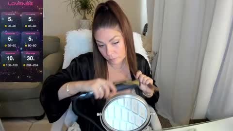 Snapshot of kierareines chatting on 8, 12, 2024 Kiera Reines online show from 8, 12, 2024