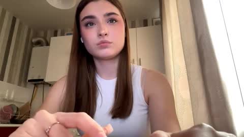 Ola my name is Lissa  Lets hit 10 Thumbs Up together   online show from 19, 3, 2026