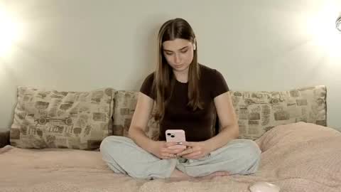 Ola my name is Lissa  Lets hit 10 Thumbs Up together   online show from 31, 5, 2026
