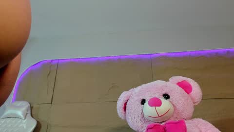 Snapshot of kiimcooper chatting on 25, 1, 2025 KIM COOPER online show from 25, 1, 2025