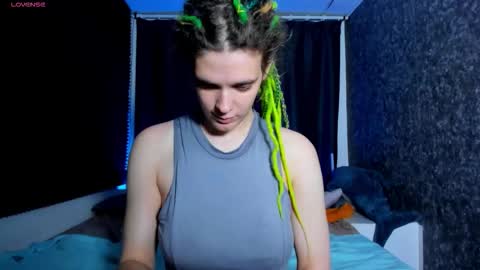 Snapshot of kiki_krash chatting on 6, 11, 2025 Kiki online show from 6, 11, 2025