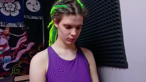 Snapshot of kiki_krash chatting on 28, 11, 2025 Kiki online show from 28, 11, 2025