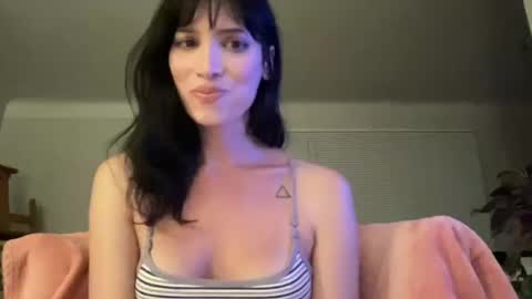 Kiki Hart online show from 12, 10, 2025