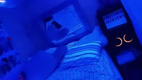 kikilovespartylights online show from 5, 11, 2025