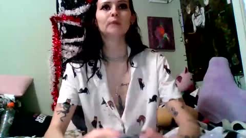 Snapshot of killakat21 chatting on 15, 12, 2025 Kat 3 online show from 15, 12, 2025