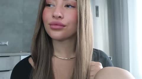 Snapshot of killer__girls chatting on 4, 3, 2025 EvaAnna online show from 4, 3, 2025