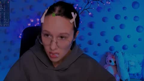 Snapshot of kim_classy chatting on 18, 12, 2025 kim_classy online show from 18, 12, 2025