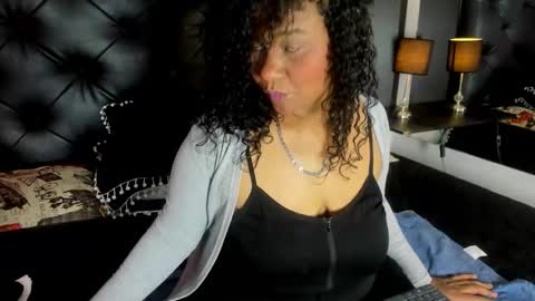 Snapshot of kim_marquez chatting on 27, 11, 2025 Kim Marquez online show from 27, 11, 2025