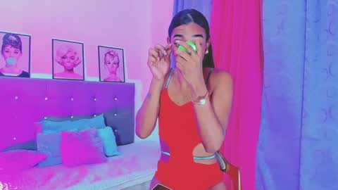 Snapshot of kimberly_thompsom chatting on 5, 1, 2025 Your Queen KIM online show from 5, 1, 2025