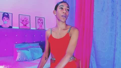 Snapshot of kimberly_thompsom chatting on 5, 1, 2025 Your Queen KIM online show from 5, 1, 2025