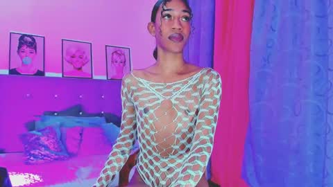 Snapshot of kimberly_thompsom chatting on 6, 1, 2025 Your Queen KIM online show from 6, 1, 2025