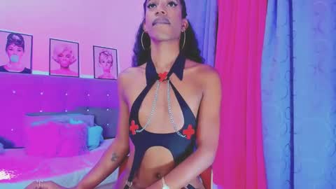 Snapshot of kimberly_thompsom chatting on 22, 1, 2025 Your Queen KIM online show from 22, 1, 2025